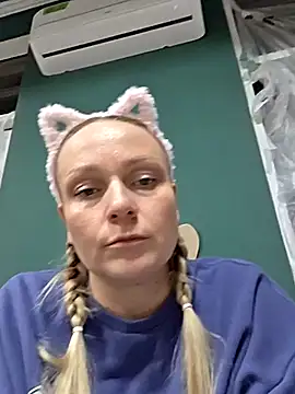 Snapshot of Bondgirl_013 chatting on March 8, 4:44 pm Bondgirl 013 online show from March 8, 4:44 pm