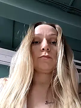 Snapshot of Bondgirl_013 chatting on March 22, 5:16 pm Bondgirl 013 online show from March 22, 5:16 pm