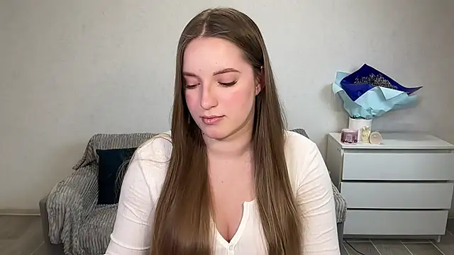 EvaMaddison online show from February 6, 6:00 pm