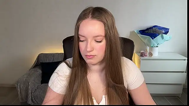 EvaMaddison online show from April 11, 6:40 am