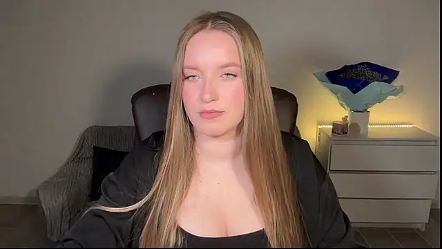 EvaMaddison online show from May 11, 12:05 am