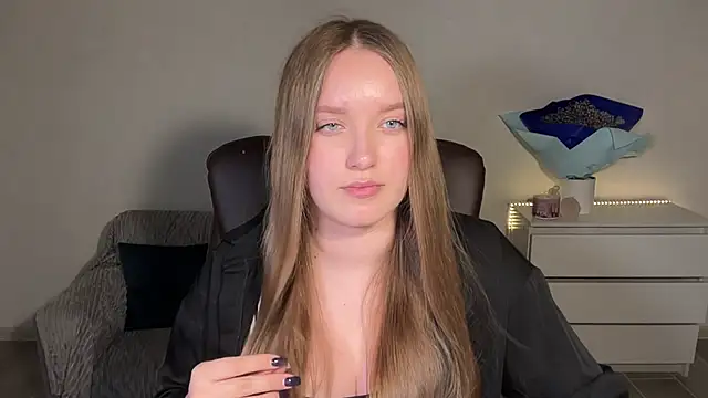 EvaMaddison online show from May 14, 8:26 pm