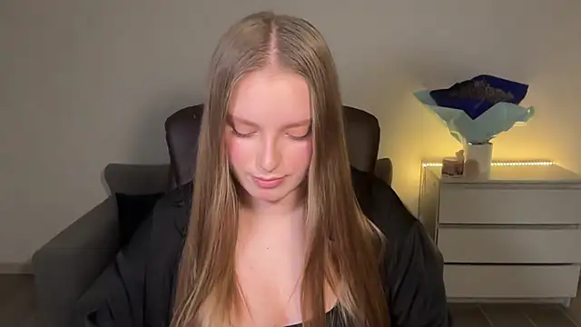 Snapshot of EvaMaddison chatting on June 21, 9:17 pm EvaMaddison online show from June 21, 9:17 pm