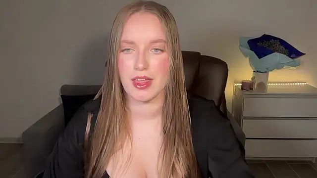 Snapshot of EvaMaddison chatting on June 22, 8:39 pm EvaMaddison online show from June 22, 8:39 pm