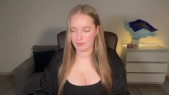 Snapshot of EvaMaddison chatting on June 29, 9:04 pm EvaMaddison online show from June 29, 9:04 pm