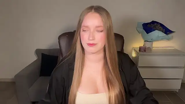 Snapshot of EvaMaddison chatting on July 4, 8:04 pm EvaMaddison online show from July 4, 8:04 pm