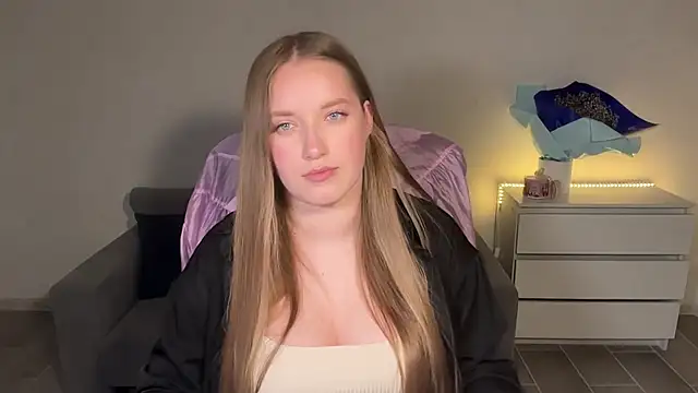 Snapshot of EvaMaddison chatting on July 14, 9:42 pm EvaMaddison online show from July 14, 9:42 pm