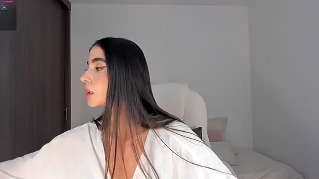 Snapshot of RebeccaBaxter chatting on February 12, 12:27 am RebeccaBaxter online show from February 12, 12:27 am