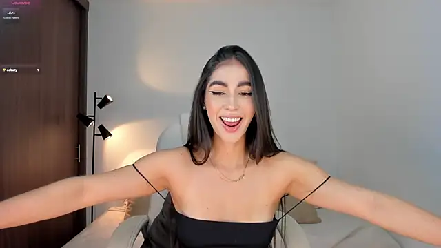 Snapshot of RebeccaBaxter chatting on October 5, 10:40 pm RebeccaBaxter online show from October 5, 10:40 pm