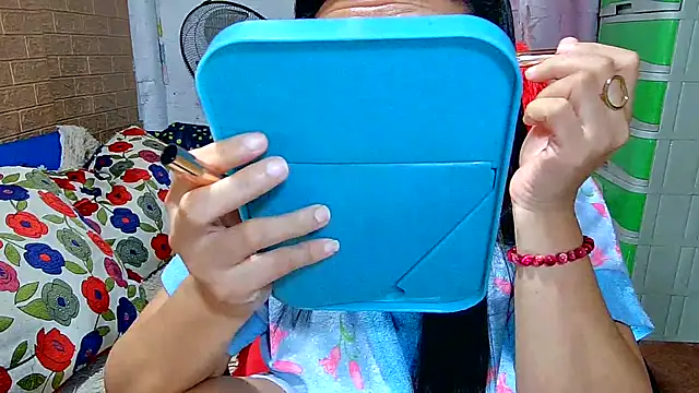 M e c e l online show from February 27, 9:04 pm