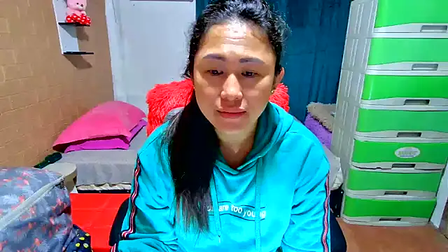 Snapshot of M_e_c_e_l chatting on February 12, 12:27 am M e c e l online show from February 12, 12:27 am