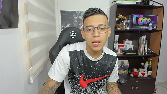 SIXXTOLOVE18 online show from March 5, 4:46 pm