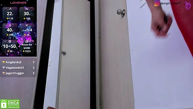 Snapshot of angel_mouna chatting on December 1, 10:15 pm angel mouna online show from December 1, 10:15 pm