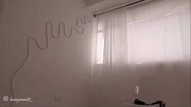 HannaMoom online show from October 3, 9:45 pm