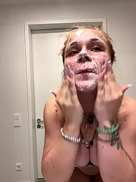 Snapshot of PennyPrincess chatting on October 1, 1:17 pm PennyPrincess online show from October 1, 1:17 pm