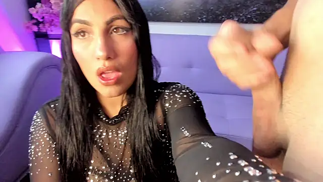 brianna sexy00 online show from June 28, 5:35 am