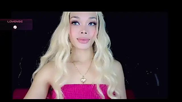 Snapshot of sugar_bbyxx chatting on July 10, 9:45 am sugar bbyxx online show from July 10, 9:45 am