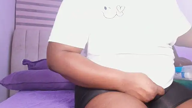  ebony-queen  online show from March 12, 3:01 am