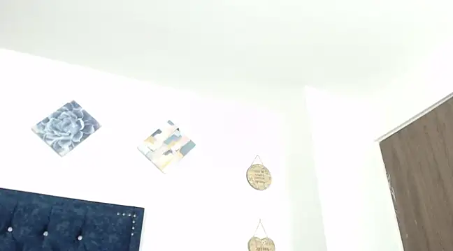 Snapshot of QueenSquirt_ chatting on February 26, 8:33 pm QueenSquirt online show from February 26, 8:33 pm