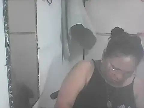 hotwet mama4uxx online show from March 6, 8:30 am