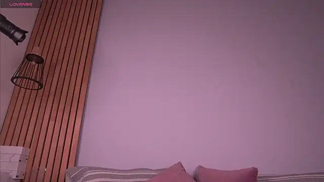 mia-reeves online show from April 8, 2:39 pm