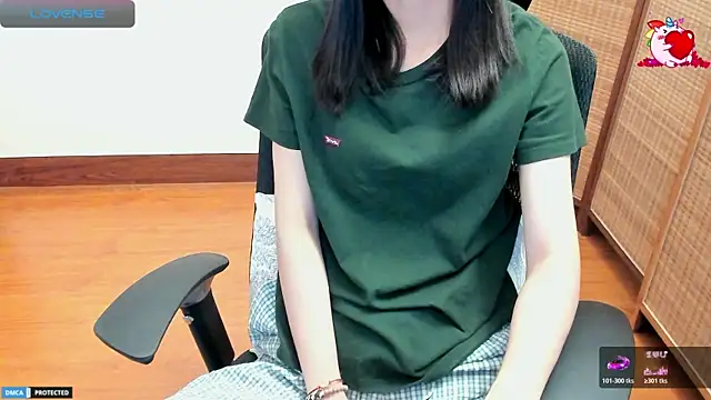 Snapshot of Ayase_momo chatting on June 24, 10:20 pm Ayase momo online show from June 24, 10:20 pm