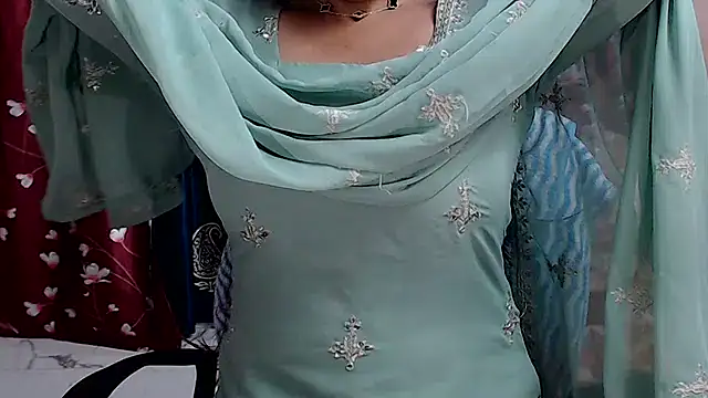 Snapshot of Naiaa-mylove chatting on June 9, 6:25 am Naiaa-mylove online show from June 9, 6:25 am