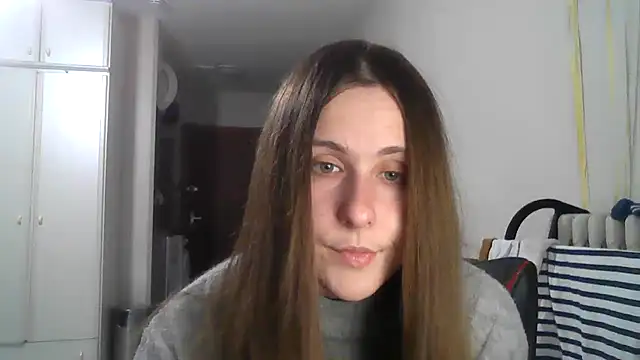 Snapshot of Emma_just chatting on December 13, 4:49 pm Emma just online show from December 13, 4:49 pm