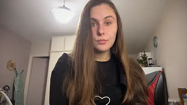 Snapshot of Emma_just chatting on December 15, 12:06 pm Emma just online show from December 15, 12:06 pm