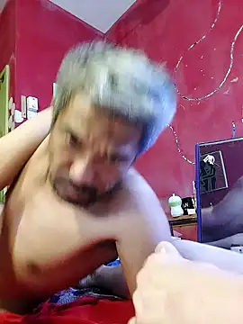 Snapshot of UncleHusz chatting on October 6, 11:13 pm UncleHusz online show from October 6, 11:13 pm