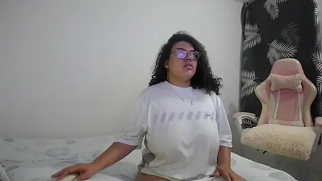 mabigomez00 online show from November 15, 9:28 am