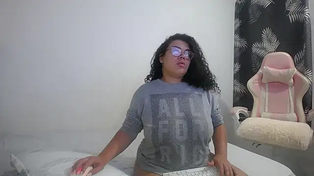 mabigomez00 online show from December 16, 9:36 am