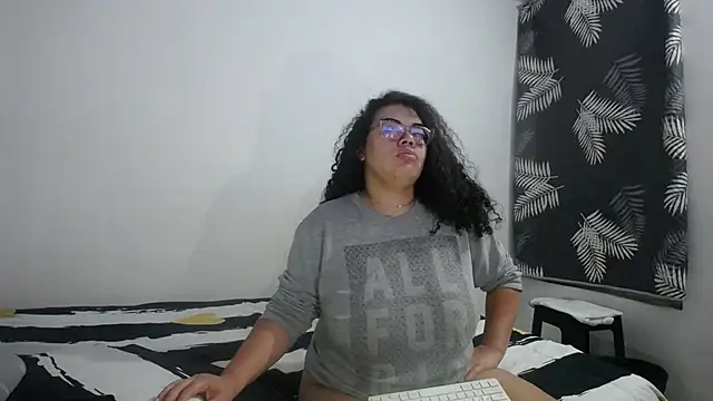 mabigomez00 online show from April 2, 7:06 am