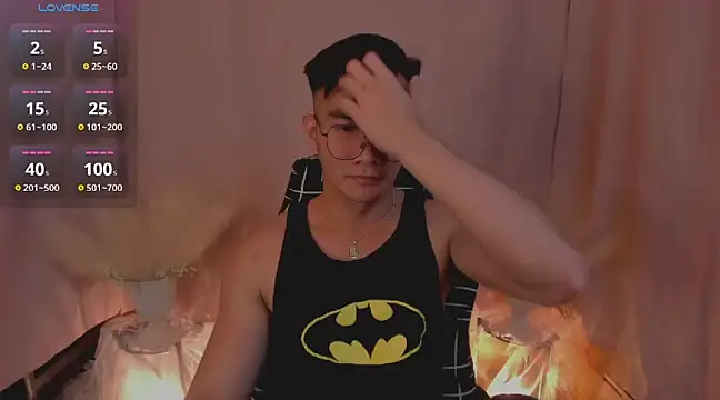 Snapshot of 000batman000 chatting on December 11, 10:25 am 000batman000 online show from December 11, 10:25 am