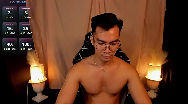 Snapshot of 000batman000 chatting on February 20, 4:39 am 000batman000 online show from February 20, 4:39 am