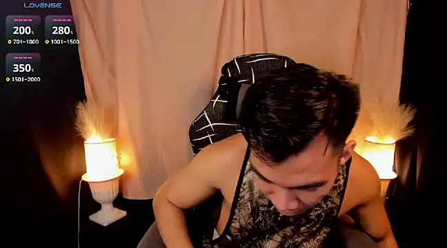 Snapshot of 000batman000 chatting on February 20, 1:08 pm 000batman000 online show from February 20, 1:08 pm