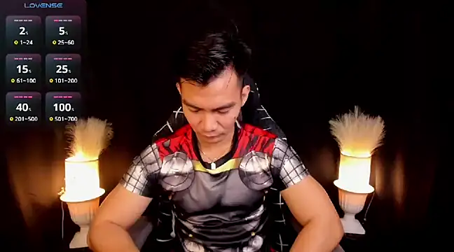 Snapshot of 000batman000 chatting on February 26, 1:43 am 000batman000 online show from February 26, 1:43 am