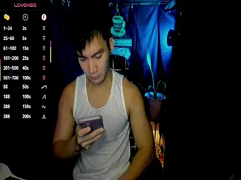 Snapshot of 000batman000 chatting on February 18, 2:51 am 000batman000 online show from February 18, 2:51 am