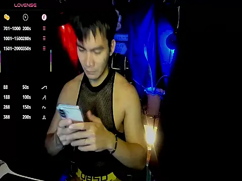 Snapshot of 000batman000 chatting on February 24, 6:55 am 000batman000 online show from February 24, 6:55 am