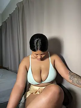 Snapshot of cherrybabe76 chatting on February 6, 10:15 am cherrybabe76 online show from February 6, 10:15 am