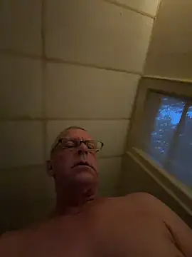 RileyDix online show from August 2, 9:41 am