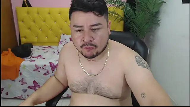 Snapshot of oso_dirty_ chatting on December 21, 5:40 pm oso dirty online show from December 21, 5:40 pm