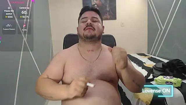 Snapshot of oso_dirty_ chatting on January 25, 8:42 pm oso dirty online show from January 25, 8:42 pm