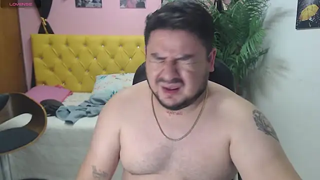 Snapshot of oso_dirty_ chatting on February 1, 5:26 pm oso dirty online show from February 1, 5:26 pm