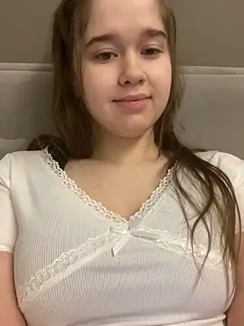 HornyGirlH online show from December 15, 3:11 am