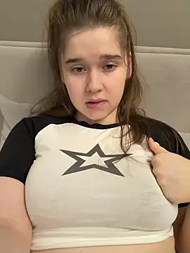 HornyGirlH online show from April 9, 7:03 am