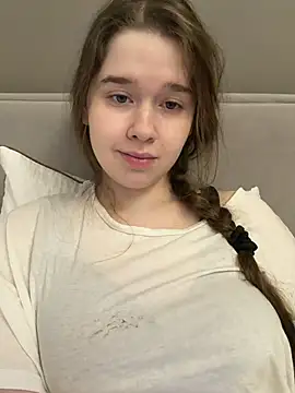 Snapshot of HornyGirlH chatting on May 2, 4:39 am HornyGirlH online show from May 2, 4:39 am