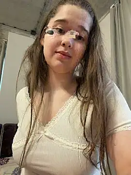 Snapshot of HornyGirlH chatting on May 27, 5:10 pm HornyGirlH online show from May 27, 5:10 pm