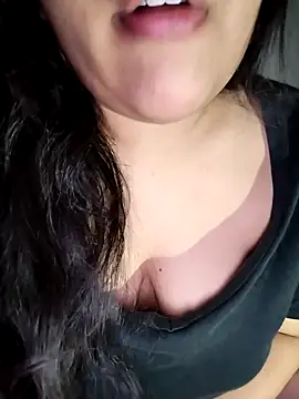 Snapshot of Annerae chatting on November 6, 9:05 pm Annerae online show from November 6, 9:05 pm