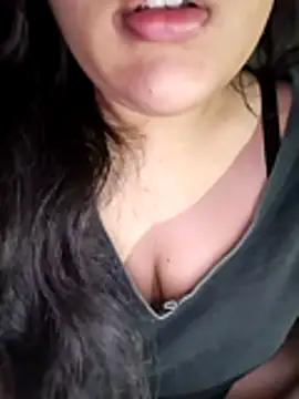 Snapshot of Annerae chatting on November 7, 4:29 pm Annerae online show from November 7, 4:29 pm